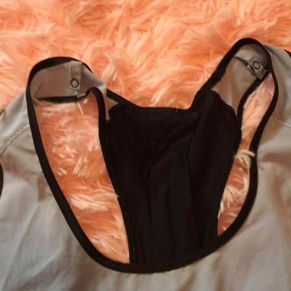 Lululemon Tank 8 - Picture 4 of 4